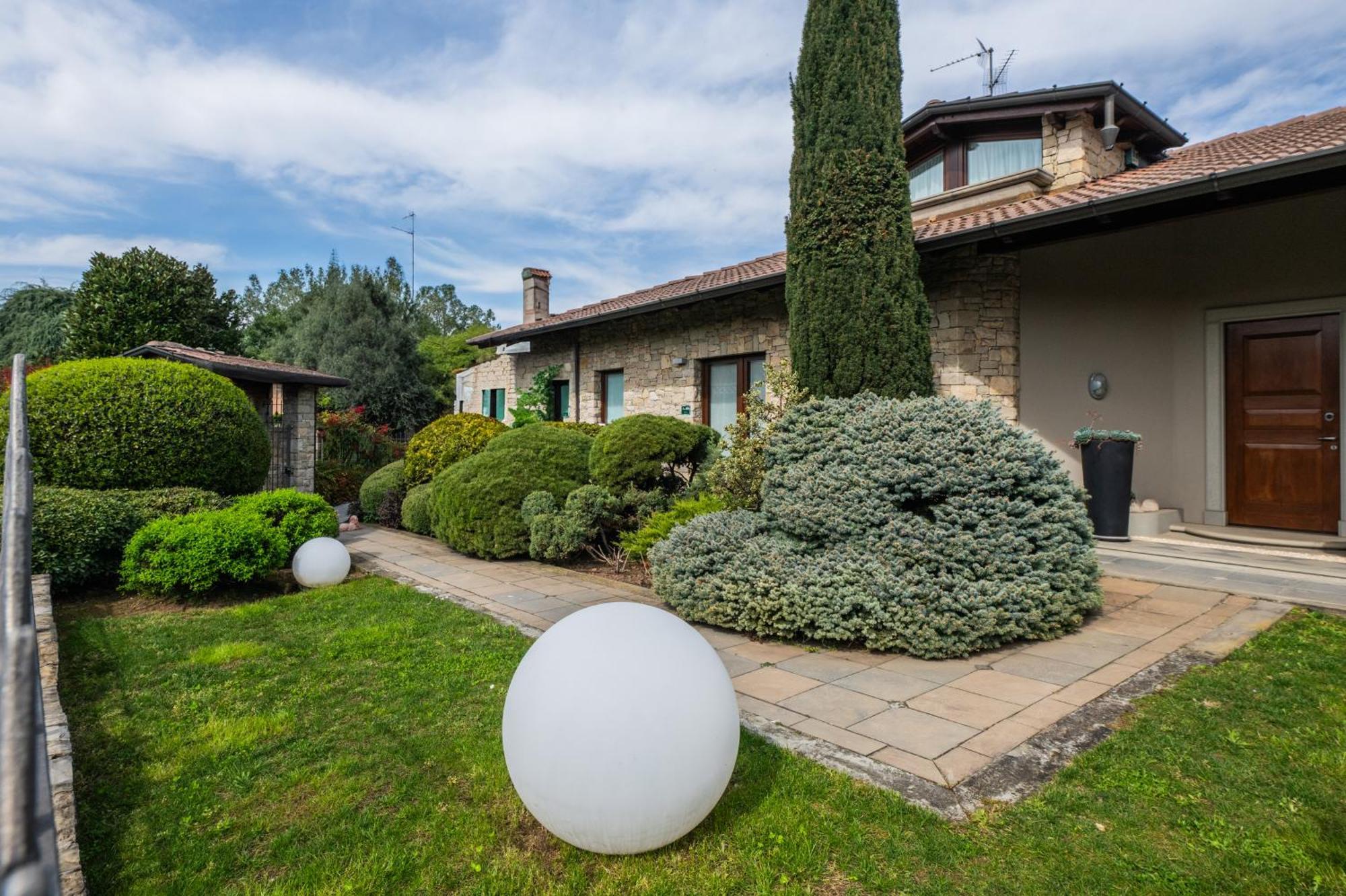Airport Bea Rooms Azzano San Paolo Exterior photo