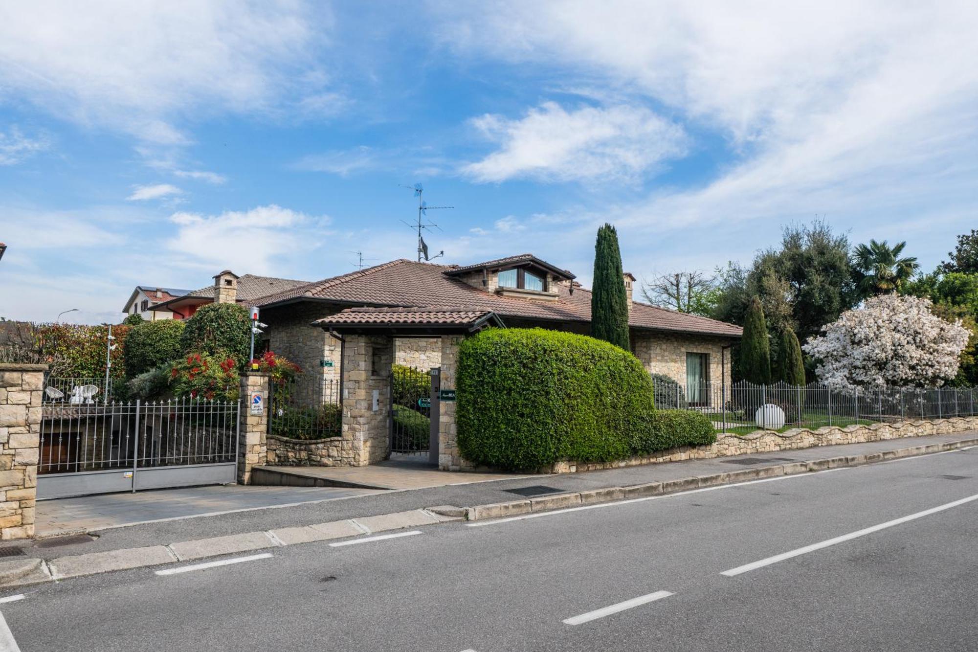 Airport Bea Rooms Azzano San Paolo Exterior photo