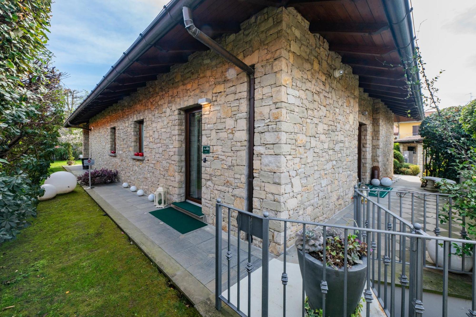 Airport Bea Rooms Azzano San Paolo Exterior photo