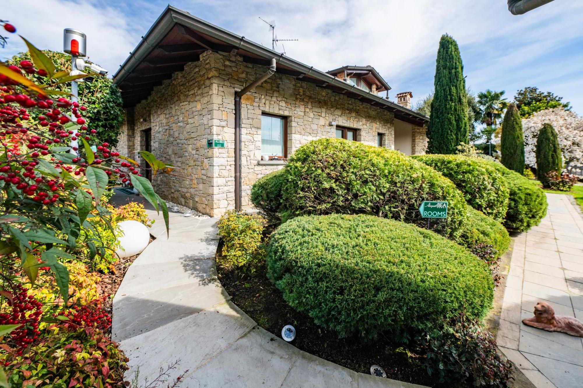 Airport Bea Rooms Azzano San Paolo Exterior photo